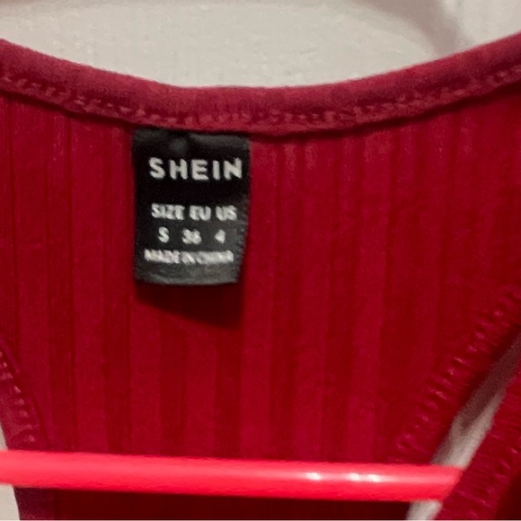 SHEIN Red Cut Out Crop Tank Top - Picture 3 of 8